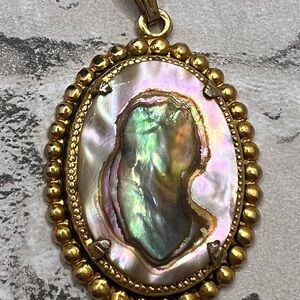 Vintage Abalone Pendant in Gold-tone Setting